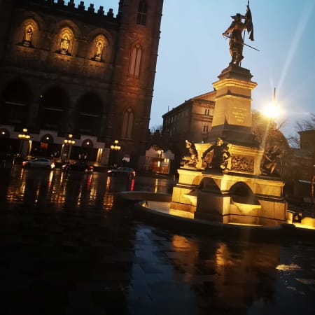 2-Hour Evening Walking Tour of Old Montreal with Expert Guide