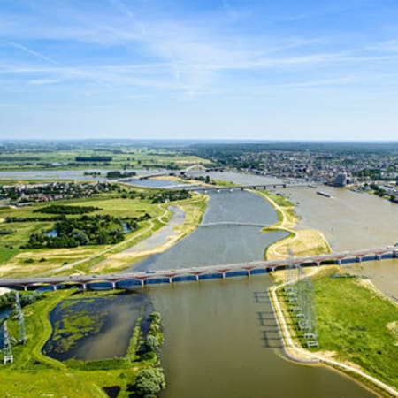 Full-Day Operation Market Garden Tour in Nijmegen with Waal Crossing