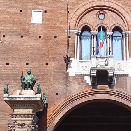 2-Hour Private Ferrara Walking Tour with Este Castle and Hidden Gems