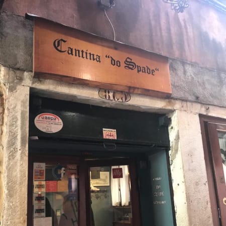 2-Hour Venice Food and Wine Tasting Tour with Local Cicheti