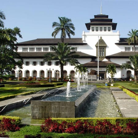 12-Hour Bandung Highlights Tour with Volcano and Hot Springs