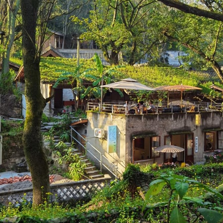 8-Hour Chongqing Cultural and Nature Tour with Hidden Lake and Temple