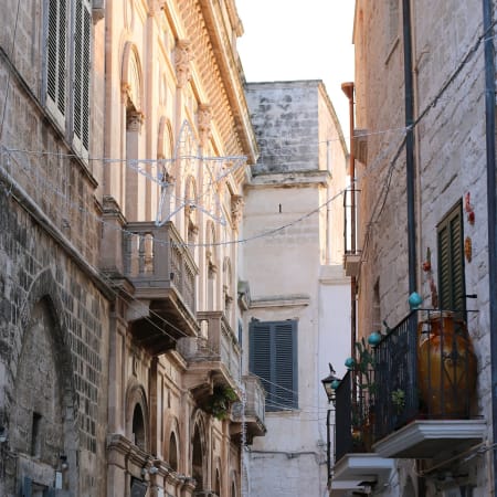 6-Hour Bari and Alberobello Tour with Polignano a Mare