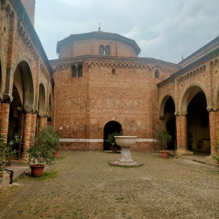 2-Hour Bologna Walking Tour with Local Food and City Tips