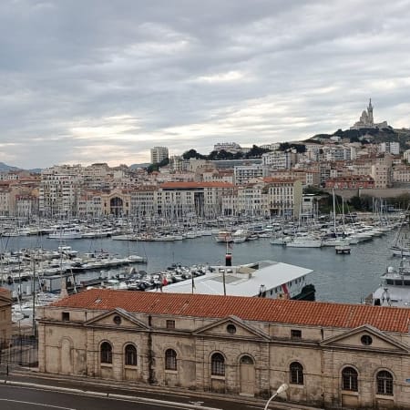 8-Hour Private Marseille and Cassis Tour with Calanques Boat Ride