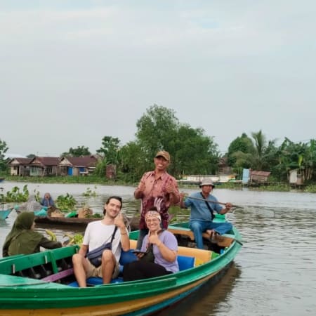 3-Hour Floating Market Tour in Banjarmasin at Dawn
