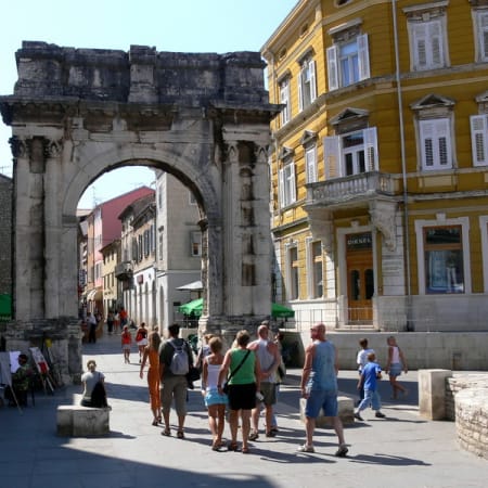 2-Hour Private Pula Walking Tour with Roman Mosaic and Old Town