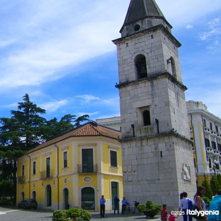 2-Hour Benevento Walking Tour with Roman Monuments and Santa Sofia
