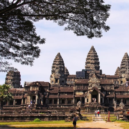 2-Day Angkor Wat Sunrise Tour with Beng Mealea and Tonle Sap