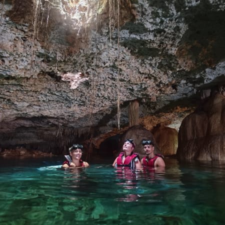 5-Hour Akumal Snorkeling Tour with Turtles and Sacred Cenote