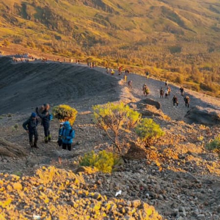 2-Day Mount Rinjani Trek in Lombok with Summit Sunrise Camping