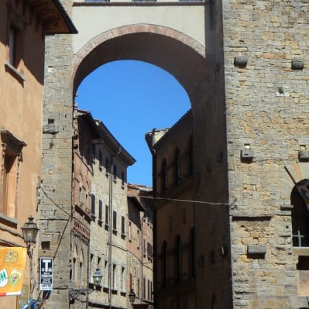 2-Hour Volterra Walking Tour with Tastings and Alabaster Workshops
