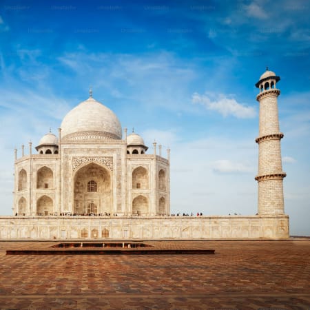 3-Hour Taj Mahal Guided Tour in Agra with Express Entry