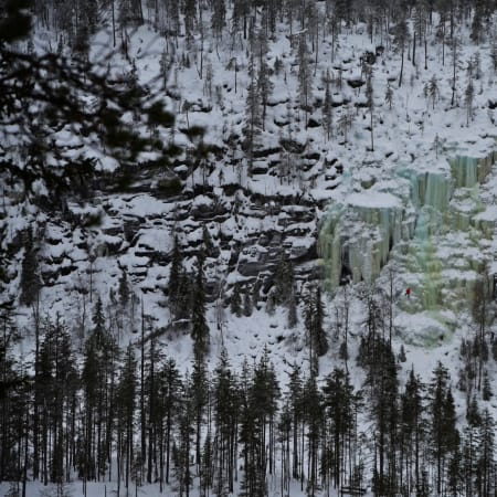 6-Hour Korouoma Gorge Hiking Tour from Rovaniemi with Open-Fire Break