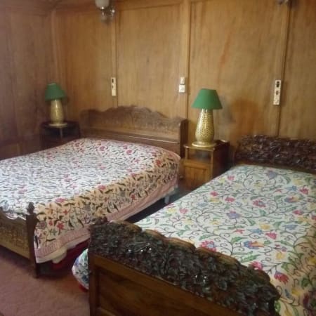 5-Day Kashmir Honeymoon Tour with Gulmarg Gondola and Dal Lake