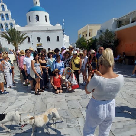 5-Hour Santorini Tour with Beaches, Pyrgos, and Oia Sunset