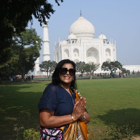 Full-Day Taj Mahal and Mathura Holi Tour from Delhi