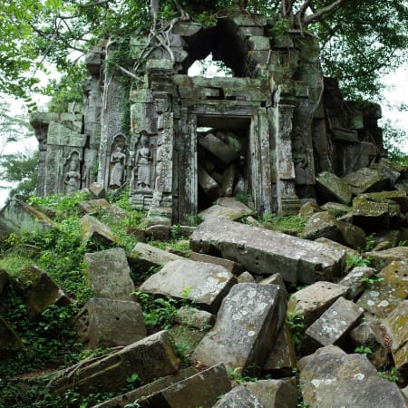 2-Day Angkor Wat Sunrise Tour with Beng Mealea and Tonle Sap
