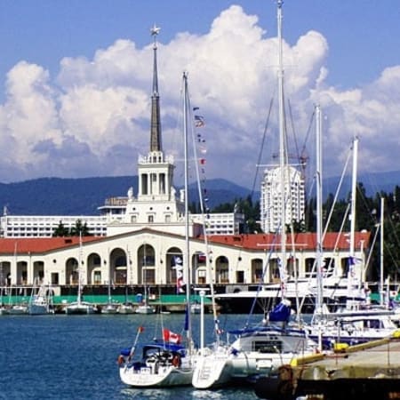 5-Hour Sochi Landmarks Tour with Mount Akhun and Seaside Sights