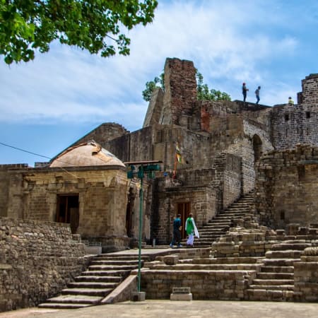 7-Hour Kangra Fort and Masroor Rock Cut Temple Tour from Dharamshala