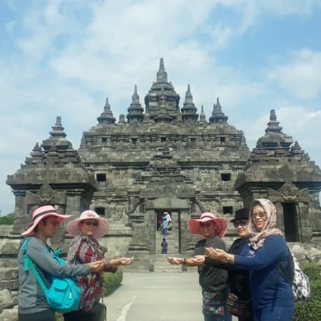 12-Hour Java Temples Tour with Borobudur, Merapi and Prambanan