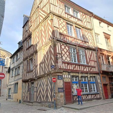 90-Minute Private Walking Tour of Historic Rennes with Local Anecdotes