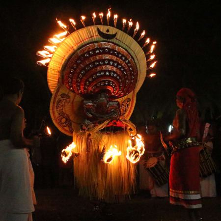 4-Hour Theyyam Dance Tour in Kannur with Authentic Ritual Experience
