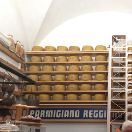 2-Hour Bologna Walking Tour with Hidden Corners and UNESCO Arcades