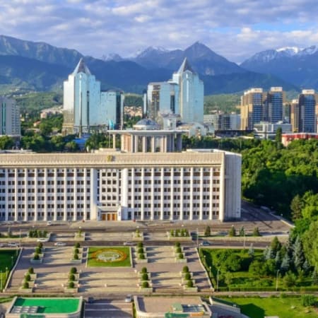 3-Hour Almaty Walking Tour with Green Bazaar and Ascension Cathedral