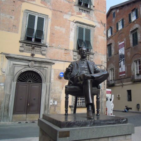 8-Hour Lucca and Montecatini Alto Tour with Tuscan Wine Tasting