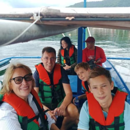 8-Hour Taal Lake Cruise and Tagaytay Tour with Volcano Views