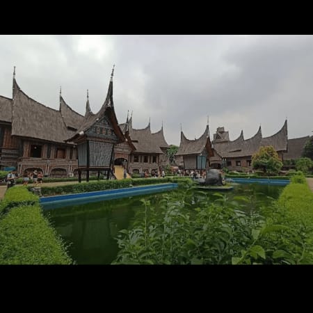 8-Hour Jakarta and Bogor Tour with Taman Mini and Botanical Garden