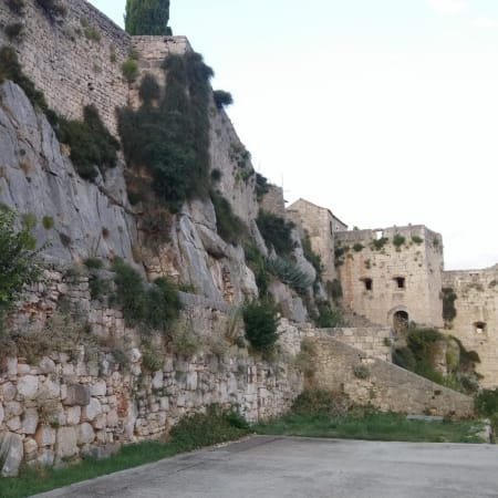 5-Hour Klis Fortress and Vranjača Cave Tour from Split