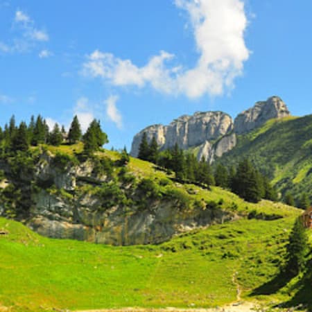 4-Day Dalhousie Khajjiar Trek with Chamba Heritage Excursion