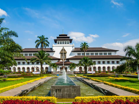 2-Hour Private Walking Tour of Bandung with Gedung Sate and Parks