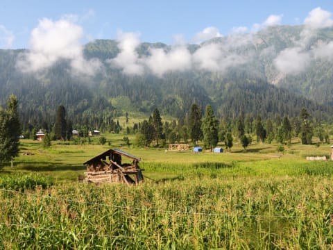 4-Day Keran and Sharda Tour from Lahore with Aurang Kel Hike