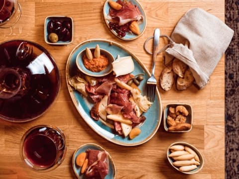 1-Hour Budapest Wine Tasting Tour with Sommelier and Platter