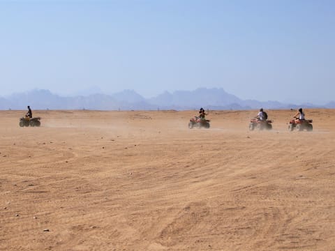 1 journée en quad dans le désert d'Hurghada avec soirée bédouine