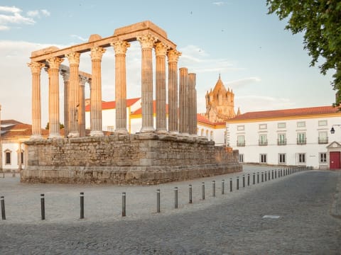 8-Hour Evora and Monsaraz Tour with Chapel of Bones and Wine Tasting