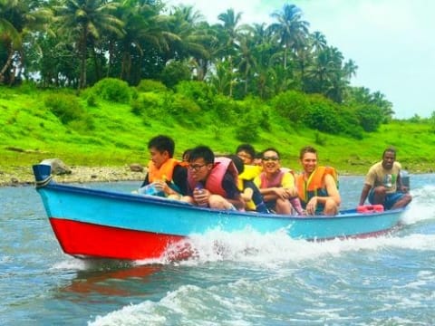 10-Hour Navua River and Fijian Village Tour from Nadi
