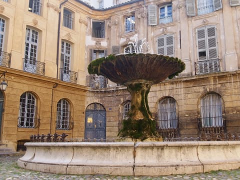 8-Hour Provence Tour with Aix Market, Cassis and Marseille