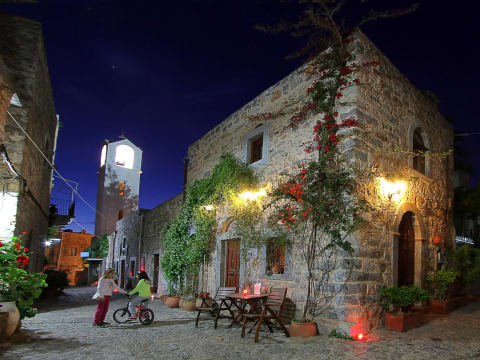 6-Hour Private Mastic Villages Tour in South Chios