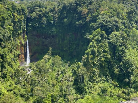 9-Hour Waterfall Tour from Malang with Tumpak Sewu and Goa Tetes
