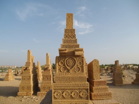 8-Hour Chaukhandi Tombs Tour from Karachi with Tribal History