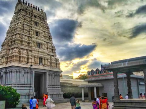 4-Day Chennai, Tirupathi and Kanchipuram Temple Tour with Silk Shopping