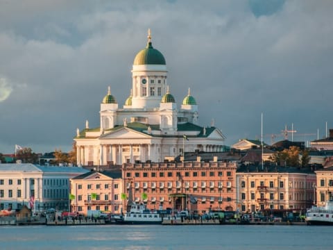 3-Hour Helsinki History Tour with Suomenlinna Ferry and Tasting