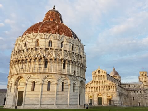 2-Hour Pisa Walking Tour with Leaning Tower Climb and Cathedral