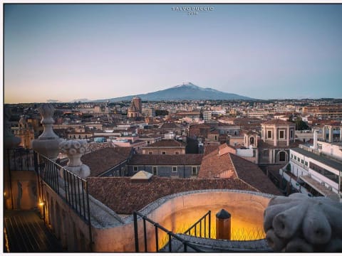 2-Hour Walking Tour of Catania with Duomo Square and Fish Market