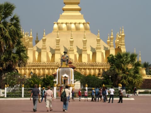 1-Day Vientiane Sightseeing Tour with Buddha Park and Pha That Luang