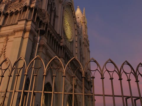2.5-Hour Walking Tour of León with Historic Churches and Hidden Gems